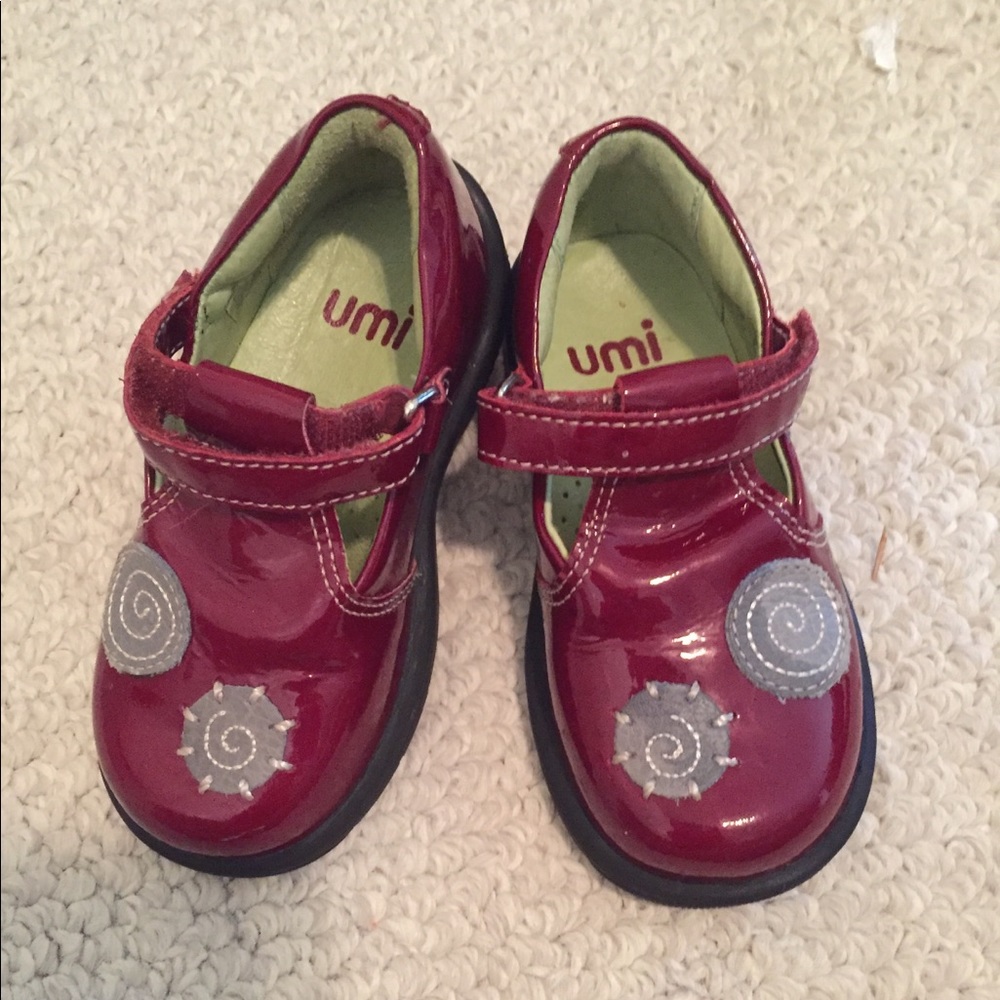 Uni girls shoes size 21 berry patent leather
